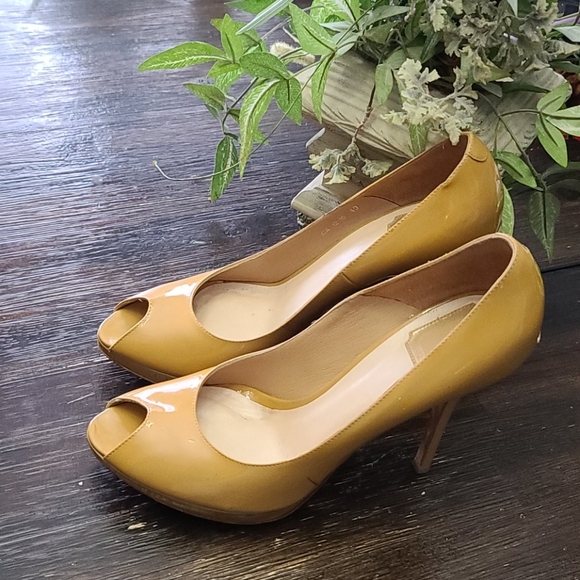 Christain Dior patent leather peep toe pumps 40